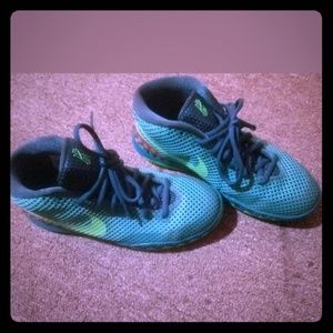 Kyrie Sneakers